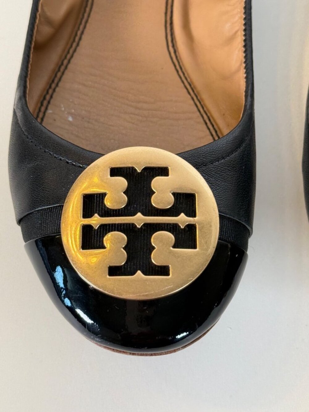 Tory Burch Minnie Patent Leather Cap Toe Ballet Flats Black Gold TB Logo - Picture 2 of 12